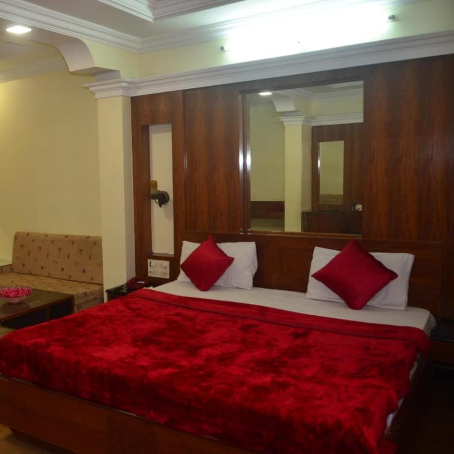 Hotel Poonam Rāipur Екстериор снимка