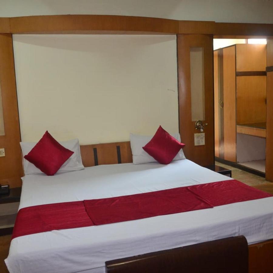Hotel Poonam Rāipur Екстериор снимка