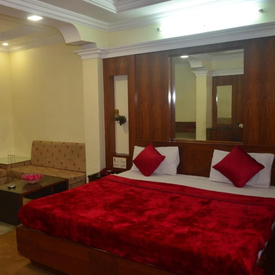Hotel Poonam Rāipur Екстериор снимка