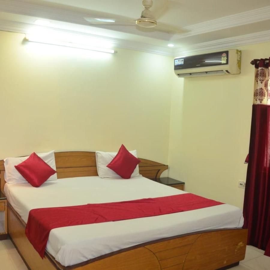 Hotel Poonam Rāipur Екстериор снимка